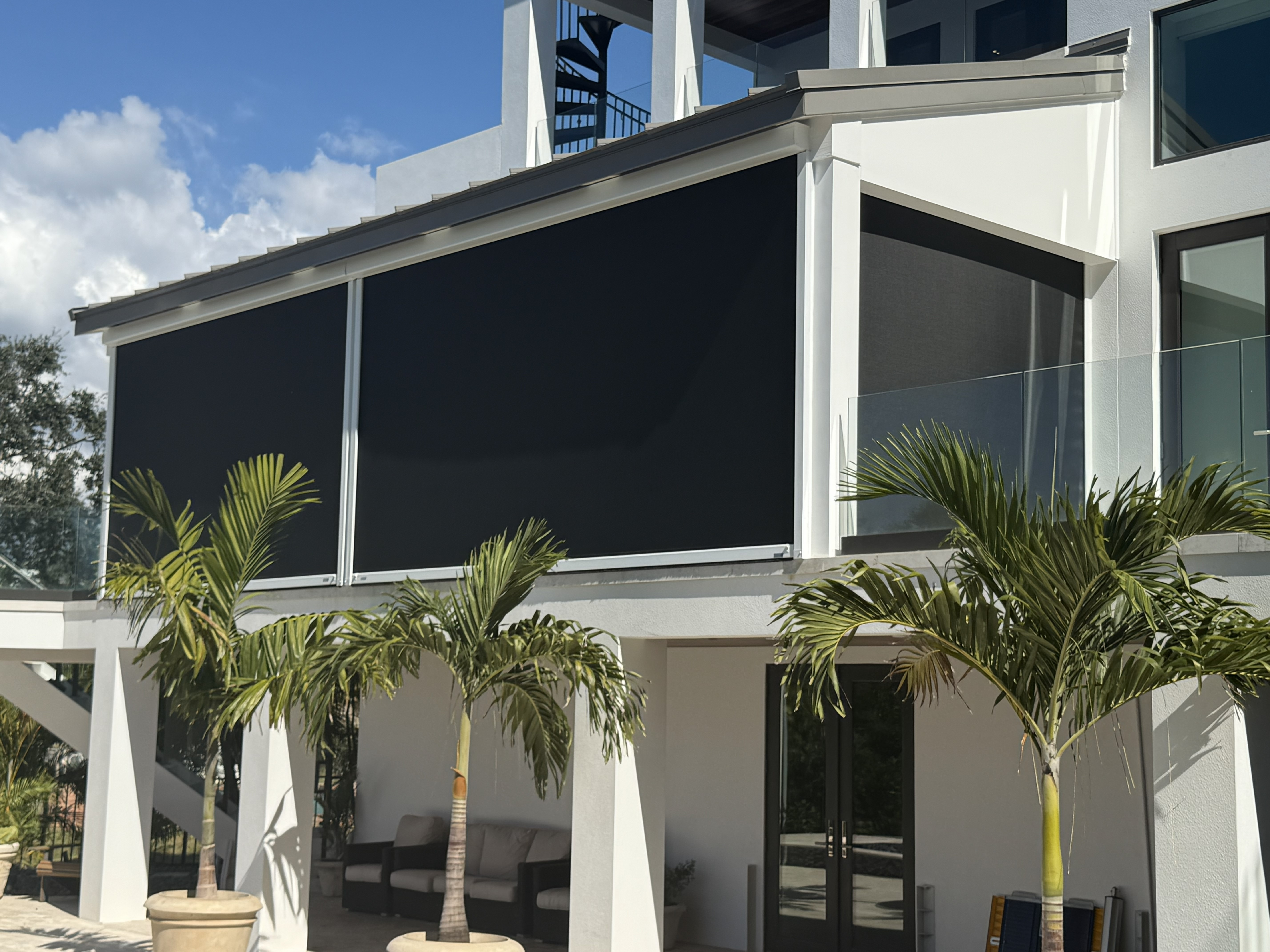 Retractable motorized screen system for outdoor living area